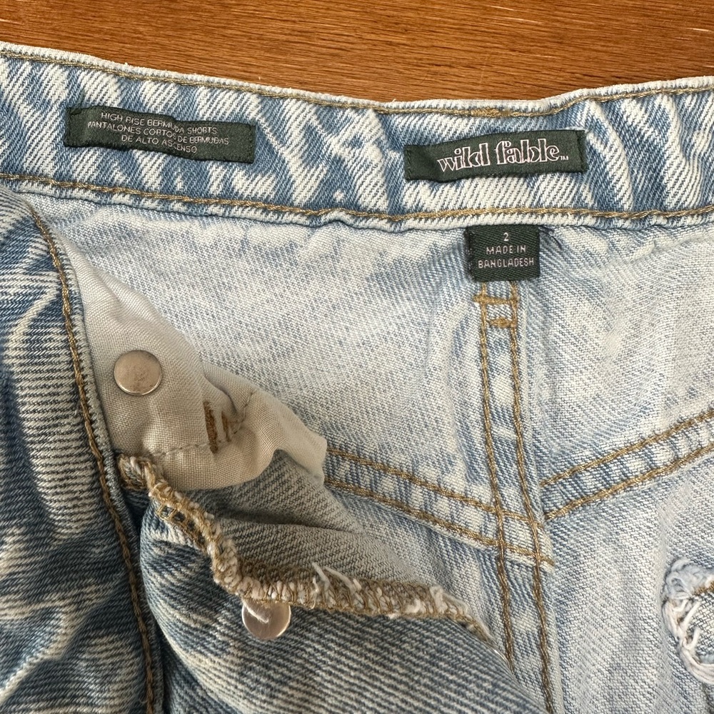 Light wash High Rise Bermuda Shorts Size 2 - Picture 4 of 6